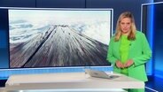Juliane Möcklinghoff moderiert NDR Info um 16 Uhr. © Screenshot 