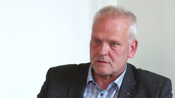 Teterows Bürgermeister Andreas Lange spricht. © Screenshot 