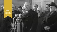 Bundeskanzler Konrad Adenauer bei Ansprache im Durchgangslager Friedland 1953 © Screenshot 