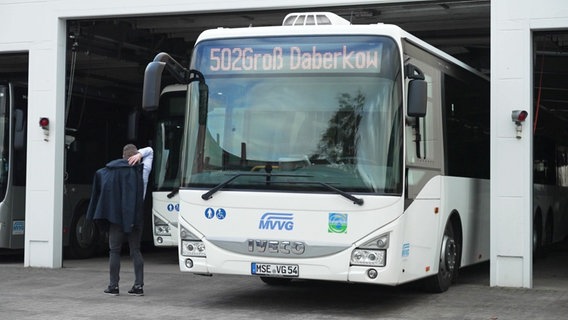 Ein Bus der Mecklenburg-Vorpommerschen Verkehrsgesellschaft (MVVG). Ein Bus der Mecklenburg-Vorpommerschen Verkehrsgesellschaft (MVVG). © Screenshot