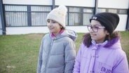 Zwei Mädchen: Mahdieh Jafari und Nastaran Ahmadi. © Screenshot 