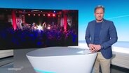 Thilo Tautz moderiert das Nordmagazin - Land und Leute. © Screenshot 