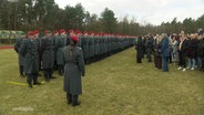 Soldatinnen bei einem Gelöbnis in Hagenow. © Screenshot 