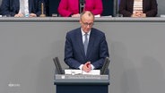 Friedrich Merz am Rednerpult im Bundestag. © Screenshot 