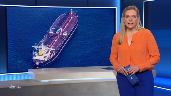 Juliane Möcklinghoff moderiert NDR Info. © Screenshot 