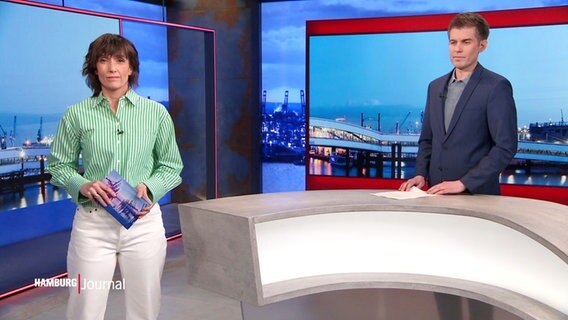 Theresa Pöhls und Carl-Georg Salzwedel moderieren das Hamburg Journal 18.00. © Screenshot 