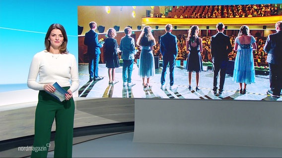 Moderatorin Frauke Rauner im Studio © Screenshot 