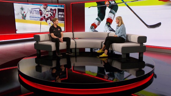 Scorpions-Coach Kevin Gaudet und Moderatorin Sina Braun im Sportclub © Screenshot 