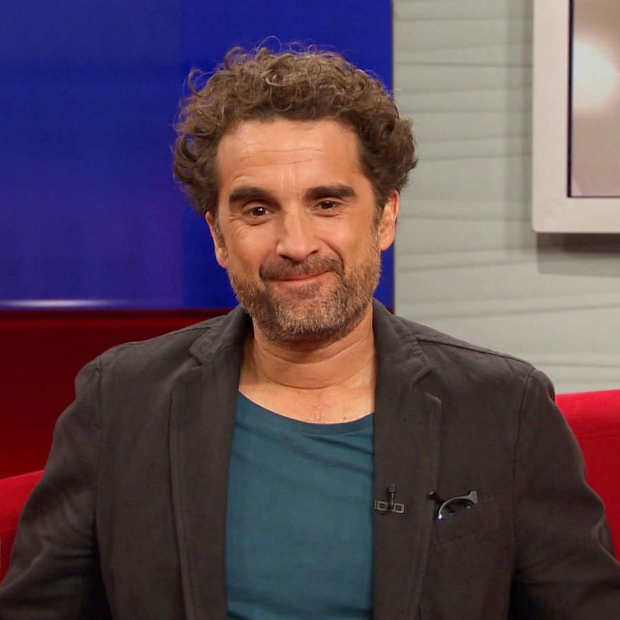 Schauspieler und Autor Oliver Wnuk zu Gast auf dem Roten Sofa © Screenshot 