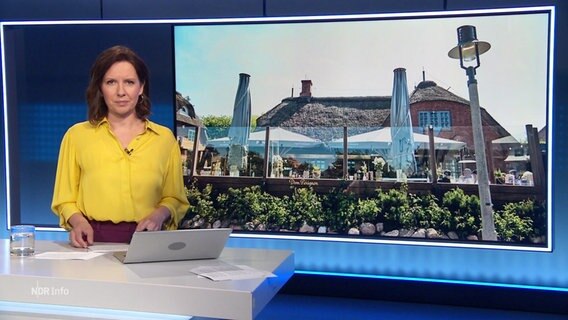 Romy Hiller moderiert NDR Info um 17 Uhr. © Screenshot 