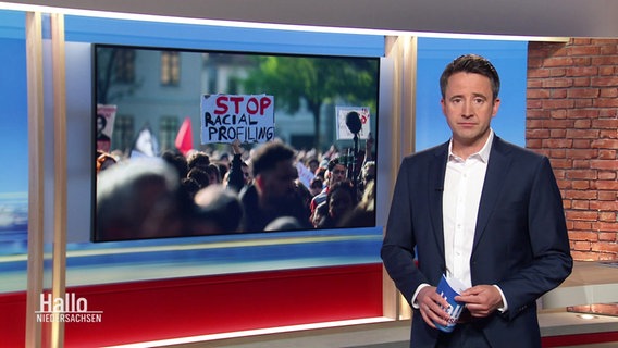 Jan Starkebaum moderiert Hallo Niedersachsen. © Screenshot 