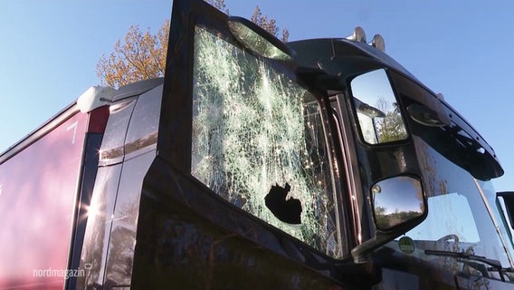 Eine beschädigte Lkw Kabine. © Screenshot 