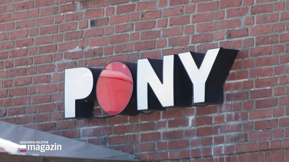 Schild der Pony-Bar auf Sylt. © Screenshot 