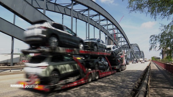 Ein Lkw fährt über die Neue Elbbrücke in Hamburg. © Screenshot 