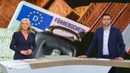 Moderationsduo Harriet Heise und Christopher Scheffelmeier im Studio. © Screenshot 