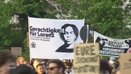 Ein Demonstrationsplakat mit der Aufschrift "Gerechtigkeit fürt Lorenz". © Screenshot 