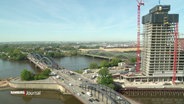 Verkehr rollt über die Elbbrücken. © Screenshot 
