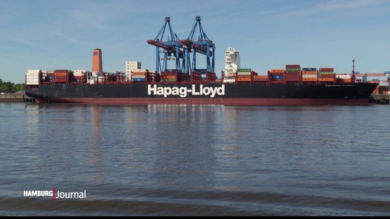 Ein Containerschiff der Hapag-Lloyd liegt im Hamburger Hafen © Screenshot 