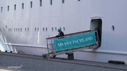 Eingang zum Deck der MS Deutschland. © Screenshot 