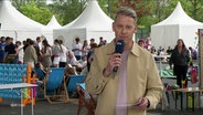 André Schünke moderiert NDR Info 15.00. © Screenshot 