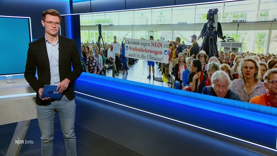 Johannes Jolmes moderiert NDR Info 16.00. © Screenshot 