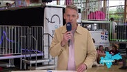 André Schünke moderiert NDR Info 17.00. © Screenshot 