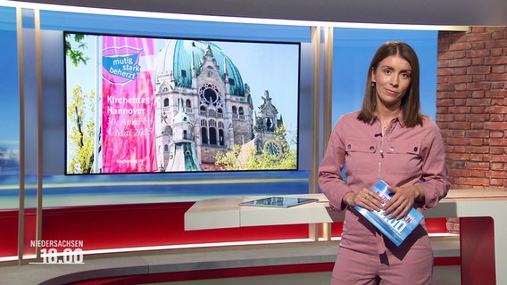 Lena Mosel moderiert Niedersachsen 18.00. © Screenshot 