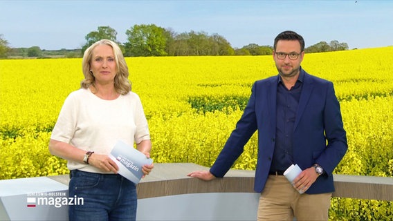 Die Moderatoren Harriet Heise und Christopher Scheffelmeier im Studio des Schlesweig-Holstein Magazins. © Screenshot 