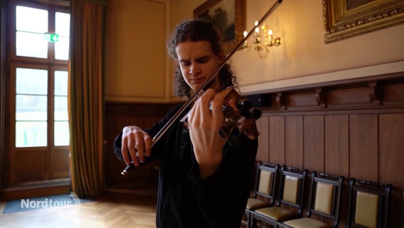 Moritz Rudloff mit seiner Geige © Screenshot 