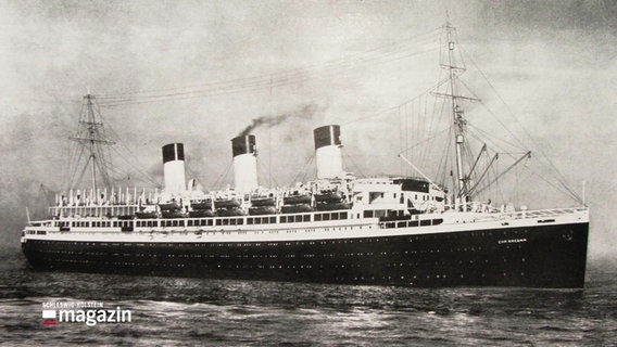 Eine schwarz,weiße Aufnahme des Transatlantikliners "Cap Arcona". © Screenshot 