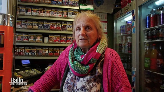 Ilse Rodewald in ihrem Kiosk am Kröpcke. © Screenshot 