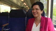 Dörte Basler sitzt in einem Zug. © Screenshot 