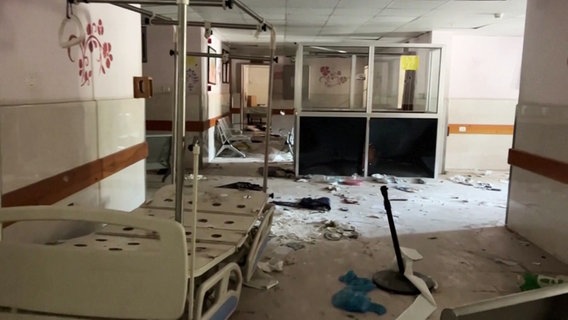 Ein zerstörtes Krankenhaus in Gaza. © Screenshot 