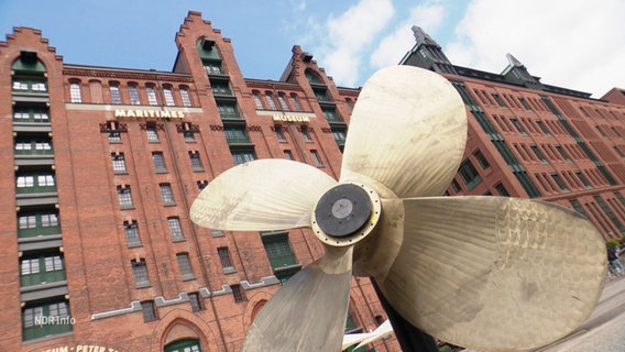 Eine Schiffsschraube vor dem maritimen Museum in der Speicherstadt. © Screenshot 