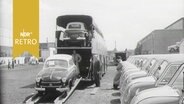 PKW der Marke Lloyd in Bremen werden auf einen Autotransporter gefahren (1954). © Screenshot 