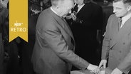 Konrad Adenauer 1953 bei der Stimmabgabe in einem Wahllokal. © Screenshot 