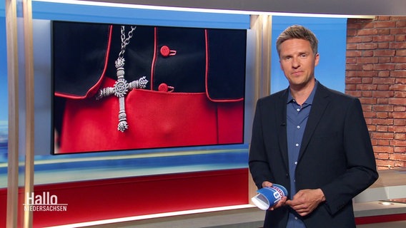 Arne-Torben Voigts moderiert. © Screenshot 