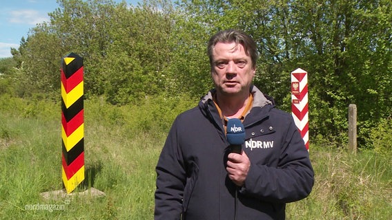NDR-Reporter Sven-Peter Martens berichtet vom Deutsch-Polnischen Grenzübergang in Ladenthin. © Screenshot 