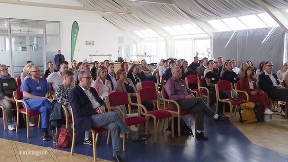 Fachpublikum bei der Konferenz für außerklinische Intensivpflege in Malchow © Screenshot 