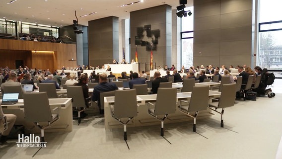 Politiker*innen diskutieren im Niedersächsischen Landtag © Screenshot 