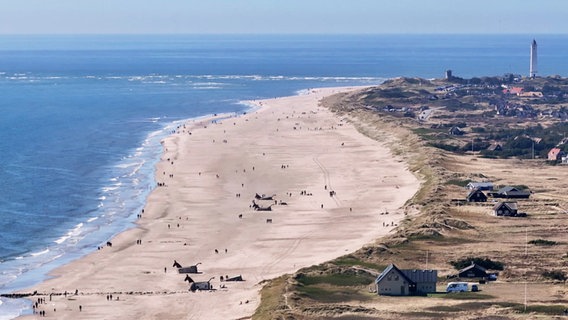 Ein Strandabschnitt an der dänischen Nordseeküste. © Screenshot 