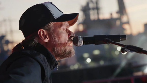 Pohlmann bei "Elbe in Concert" beim Hamburger Hafengeburtstag 2025. © Screenshot 