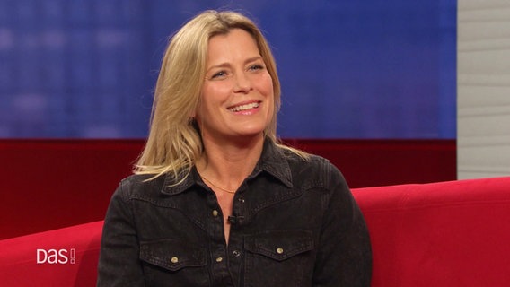 Schauspielerin Valerie Niehaus zu Gast auf dem Roten Sofa. © Screenshot 