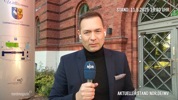 Roman Schmelter berichtet live aus Parchim. © Screenshot 