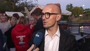 Landrat Stefan Sternberg (SPD) nach seiner Wiederwahl im Interview mit dem NDR © Screenshot 
