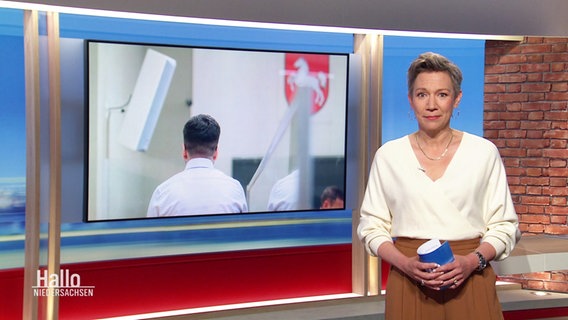 Moderatorin Christina von Saß © Screenshot 