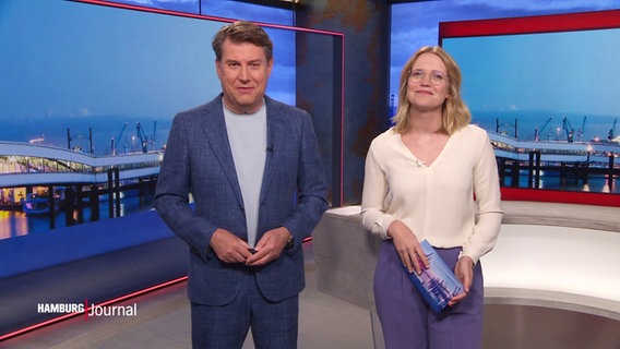 Merlin van Rissenbeck und Jens Riewa moderieren das Hamburg Journal. © Screenshot 