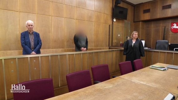 Der Angeklagte im Gerichtssaal. © Screenshot 