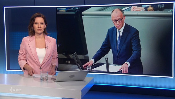 Romy Hiller moderiert NDR Info 15.00. © Screenshot 
