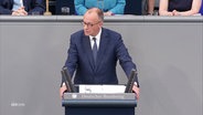 Bundeskanzler Merz steht am Pult und hält eine Rede. © Screenshot 